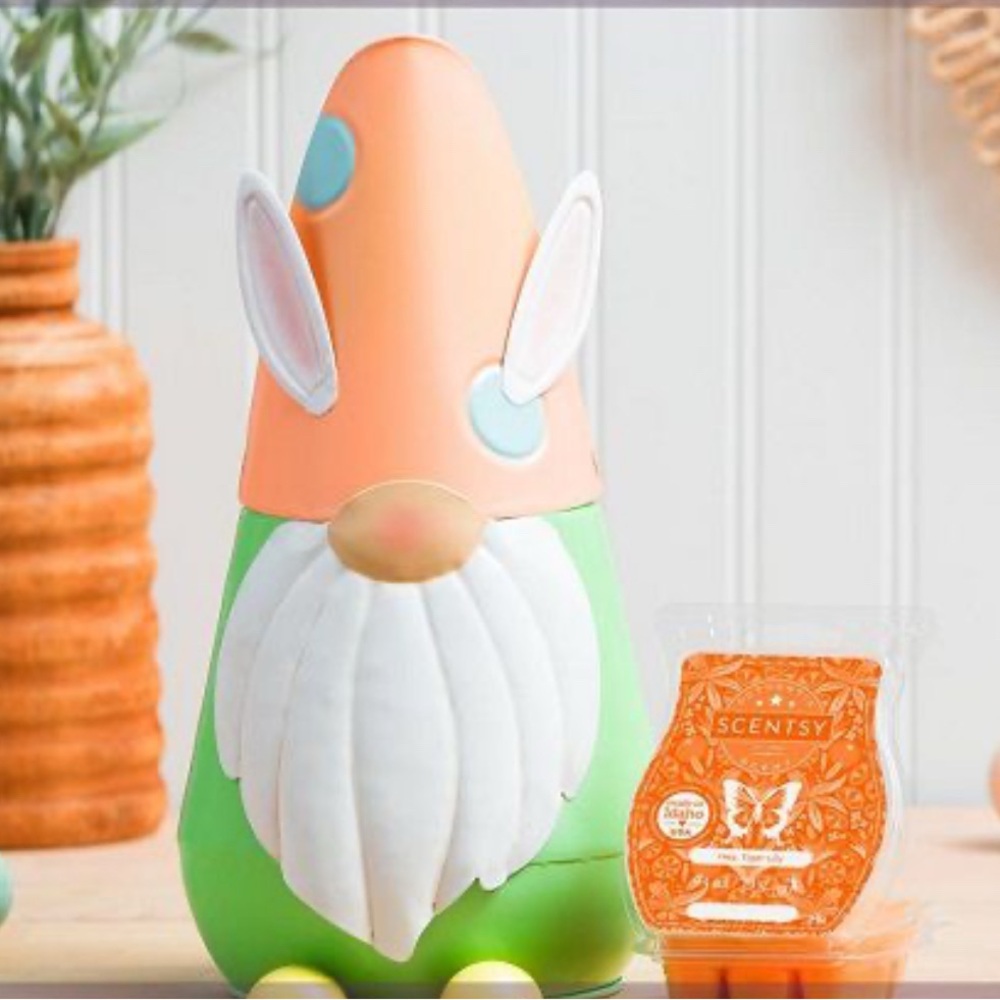 Scentsy Whimsical Gnome Wax Warmer - Orange, Green, and White